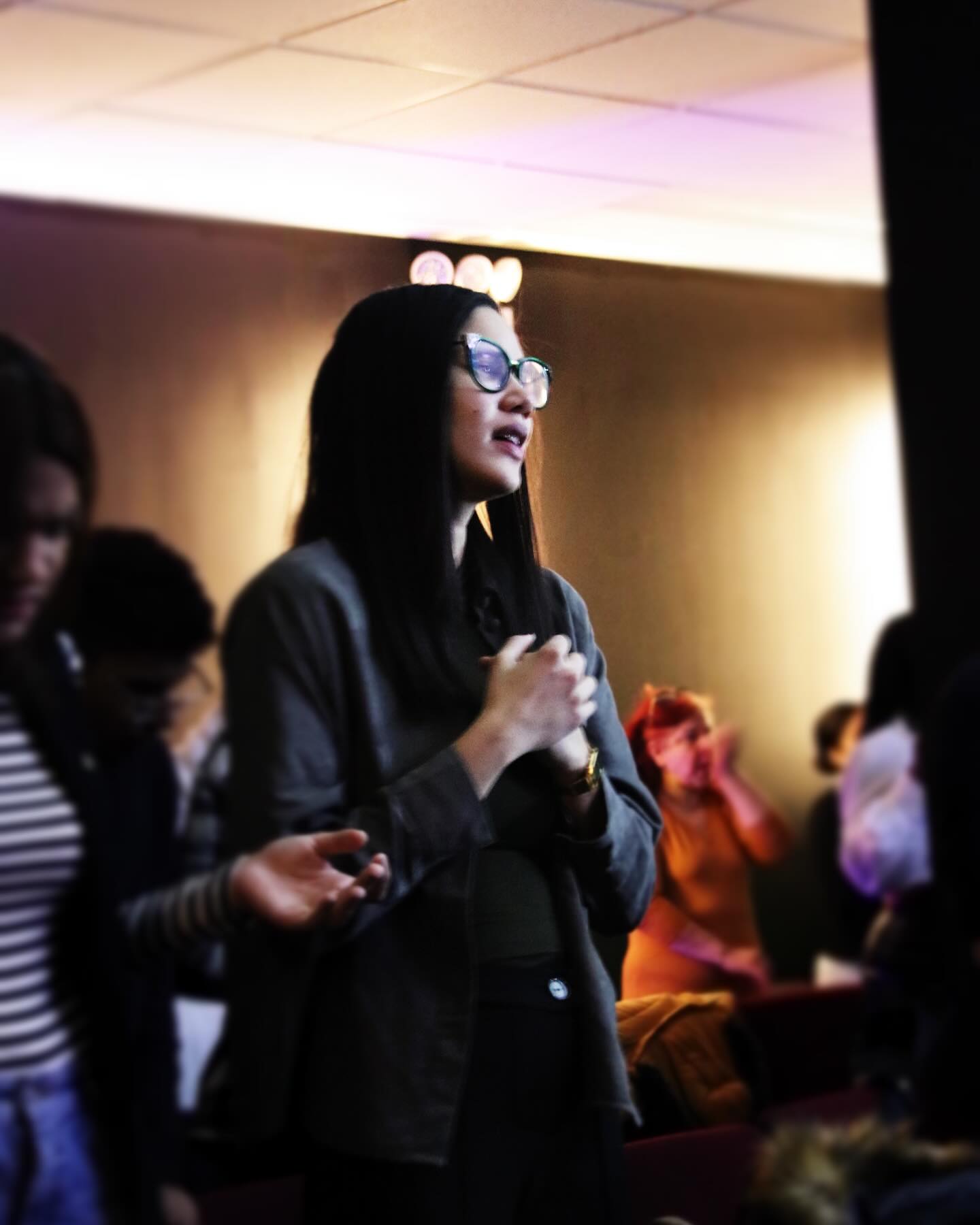 Tiempo de oración en Revive Church